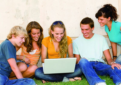 马竞球员手中究竟握着哪些品牌的鞋子？