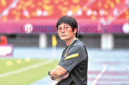 女足主教练没房(女足主教练没房子)