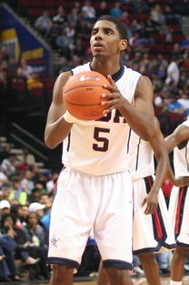 NBA凯里·欧文高中时候篮球队的队服是什么样的 几号 (欧文球衣怎样画图纸的视频)